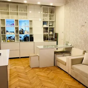 Проживание в семье Diana's House, Тбилиси